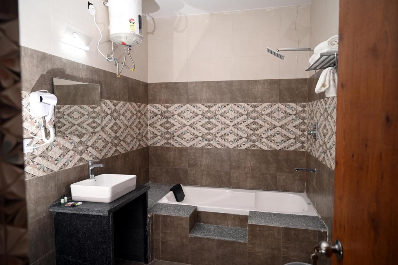 Hotel Singla Residency Kangra Kültér fotó